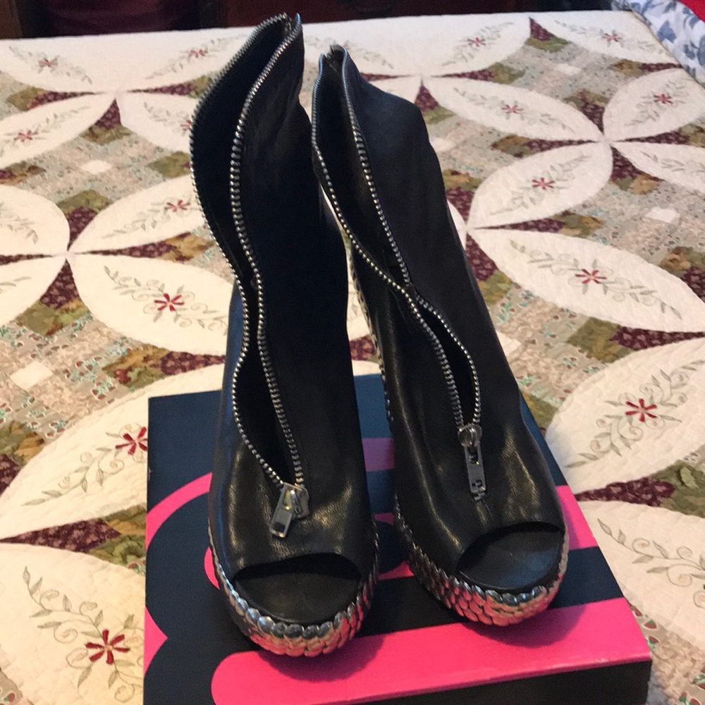Fashionable wedges